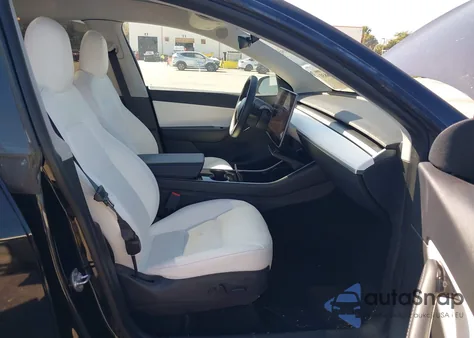 2020 Tesla Model Y Long Range Dual Motor All-Wheel Drive z USA, uszkodzony, nr VIN 5YJYGDEE1LF043178